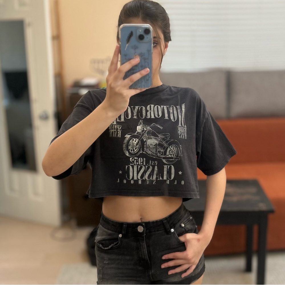 Grey Cropped Graphic Tee from Forever 21 size Small